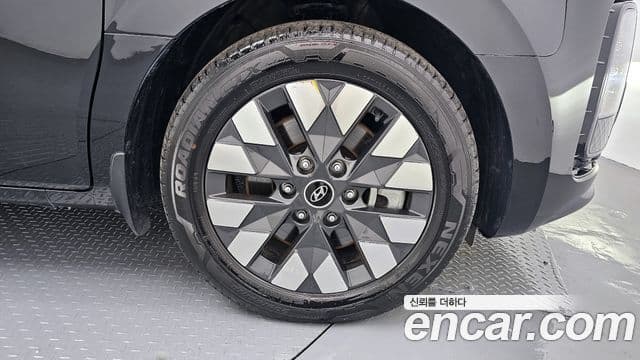 Hyundai Staria 2023 — ფოტო 6/20
