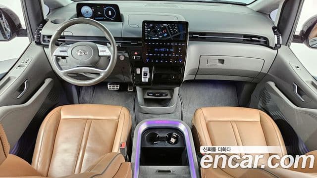 Hyundai Staria 2023 — ფოტო 8/20
