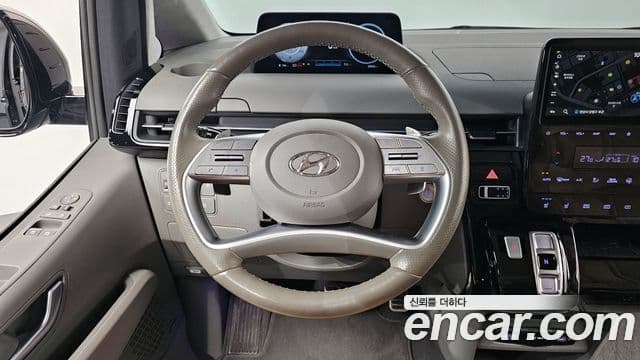 Hyundai Staria 2023 — ფოტო 13/20