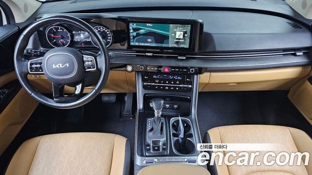 Kia Carnival 2021 — ფოტო 16/20
