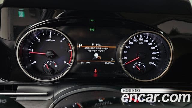 Kia Carnival 2021 — ფოტო 6/20