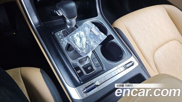 Kia Carnival 2021 — ფოტო 2/20