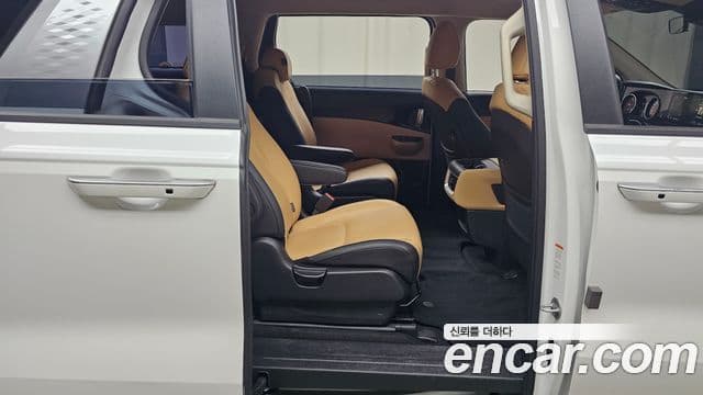 Kia Carnival 2021 — ფოტო 1/20