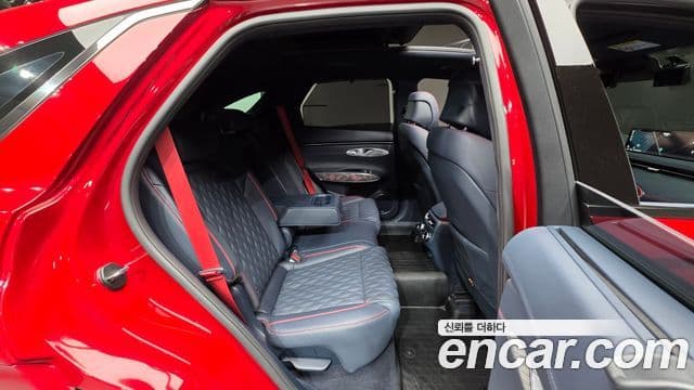 Genesis GV70 2022 — ფოტო 19/20