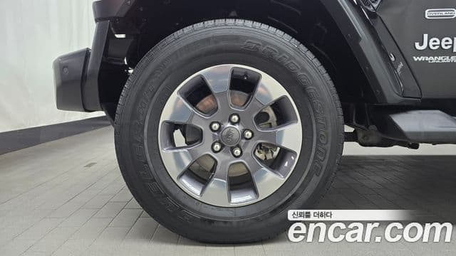 Jeep Wrangler 2021 — ფოტო 5/20