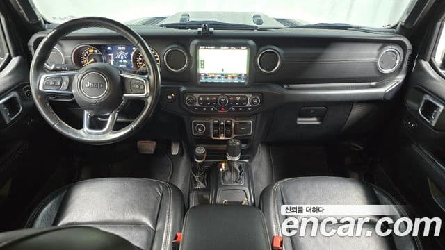 Jeep Wrangler 2021 — ფოტო 7/20