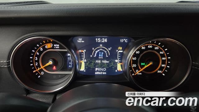 Jeep Wrangler 2021 — ფოტო 8/20