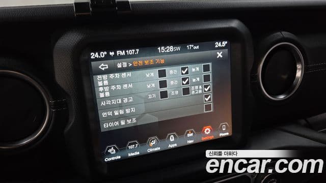 Jeep Wrangler 2021 — ფოტო 17/20