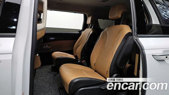 Kia Carnival 2022 — Фото 12/20