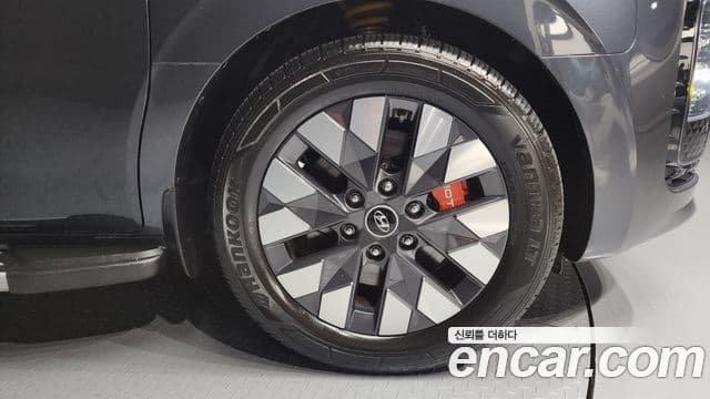 Hyundai Staria 2023 — ფოტო 5/20