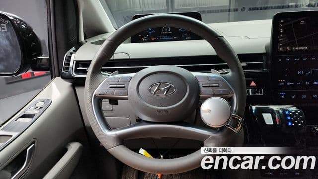 Hyundai Staria 2023 — ფოტო 13/20