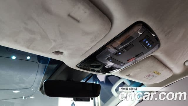Hyundai Staria 2023 — ფოტო 17/20