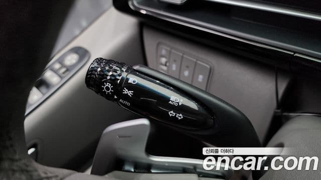 Hyundai Staria 2023 — ფოტო 18/20