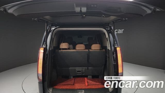 Hyundai Staria 2023 — ფოტო 20/20