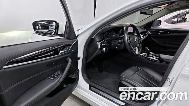 BMW 5 Series 2019 — Şəkil 10/20