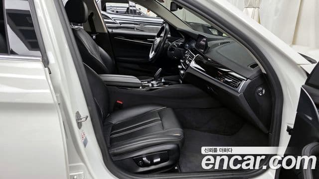 BMW 5 Series 2019 — Şəkil 11/20
