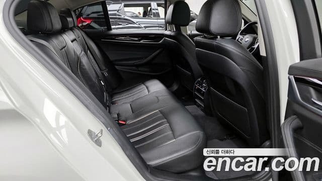BMW 5 Series 2019 — Şəkil 12/20