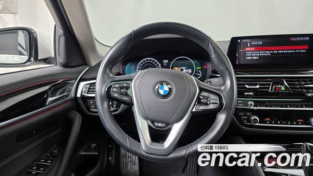 BMW 5 Series 2019 — Şəkil 13/20