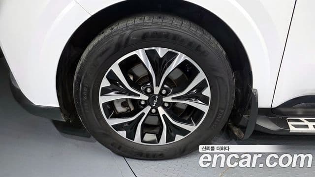 Kia Carnival 2022 — ფოტო 5/20