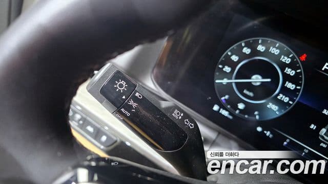 Kia Carnival 2022 — ფოტო 16/20