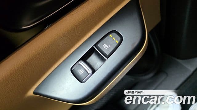 Kia Carnival 2022 — ფოტო 19/20