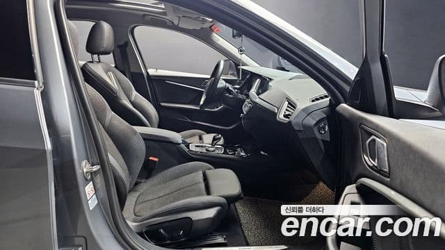 BMW 1 Series 2023 — Фото 10/20