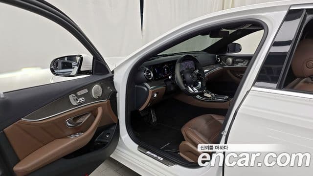 Mercedes-Benz E-Class 2021 — Фото 10/20