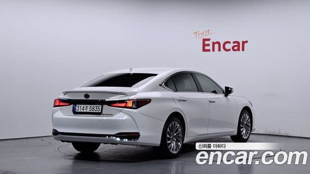 Lexus ES300h 2023 — Şəkil 2/20