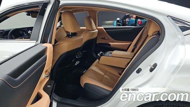 Lexus ES300h 2023 — Şəkil 11/20