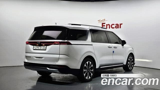 Kia Carnival 2020 — ფოტო 2/20