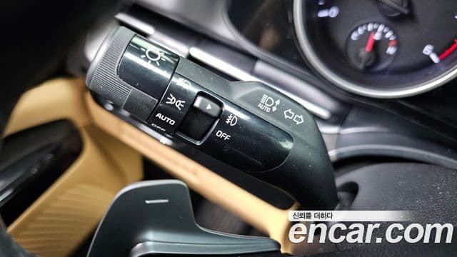 Kia Carnival 2020 — ფოტო 15/20