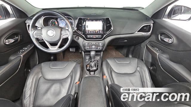 Jeep Cherokee 2021 — ფოტო 7/20