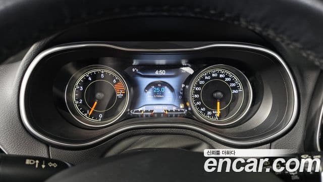 Jeep Cherokee 2021 — ფოტო 8/20