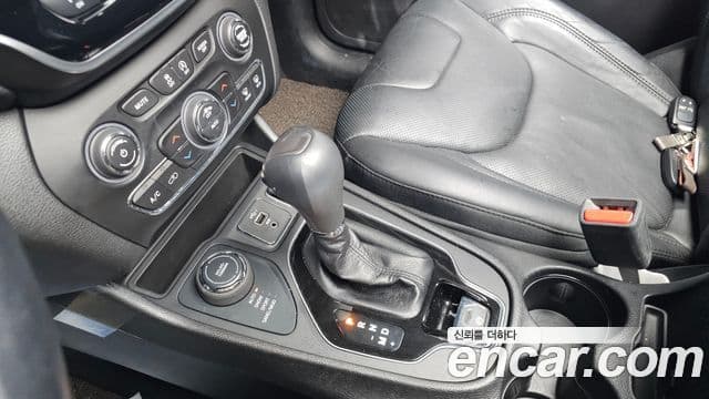 Jeep Cherokee 2021 — ფოტო 9/20
