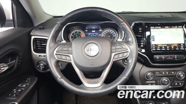 Jeep Cherokee 2021 — ფოტო 13/20
