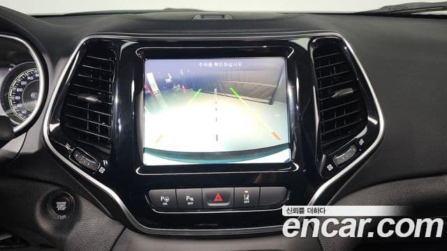 Jeep Cherokee 2021 — ფოტო 15/20