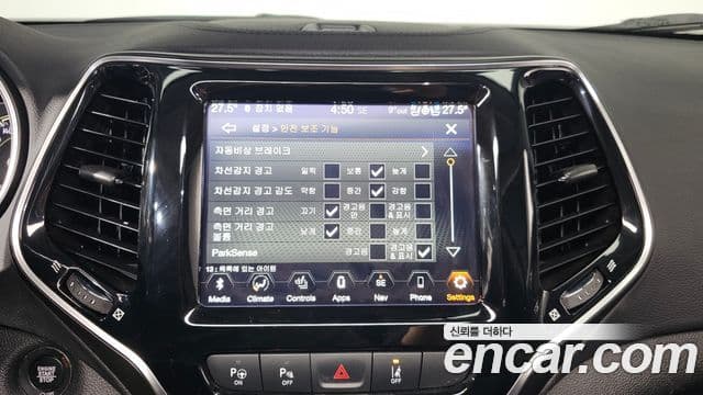 Jeep Cherokee 2021 — ფოტო 16/20
