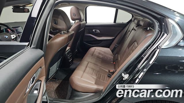 BMW 3 Series 2021 — фото 16 из 20