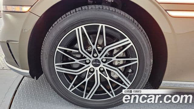 Genesis G90 2022 — Photo 19/20