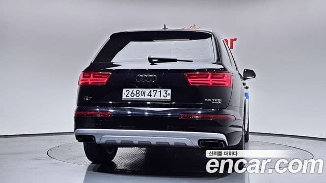 Audi Q7 2019 — ფოტო 2/20