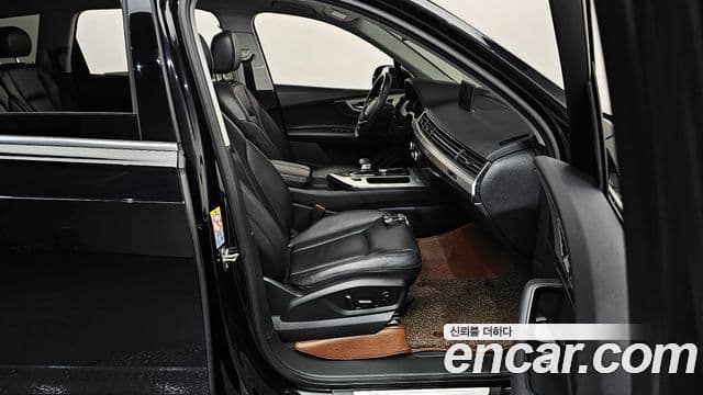 Audi Q7 2019 — ფოტო 15/20