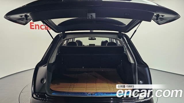 Audi Q7 2019 — ფოტო 16/20
