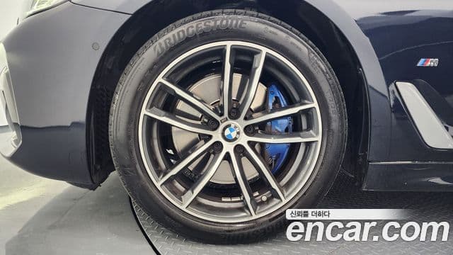 BMW 5 Series 2022 — Photo 12/20