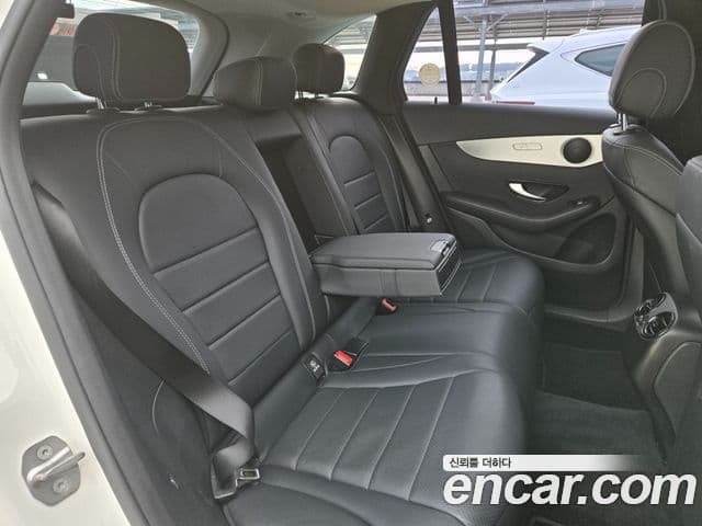 Mercedes-Benz GLC-Class 2018 — Photo 6/30