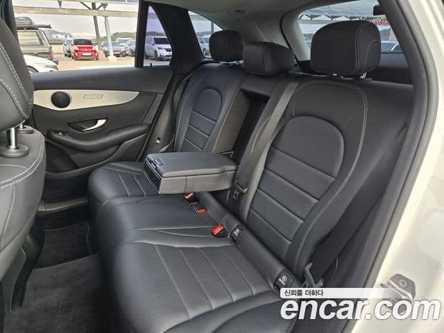 Mercedes-Benz GLC-Class 2018 — Photo 16/30