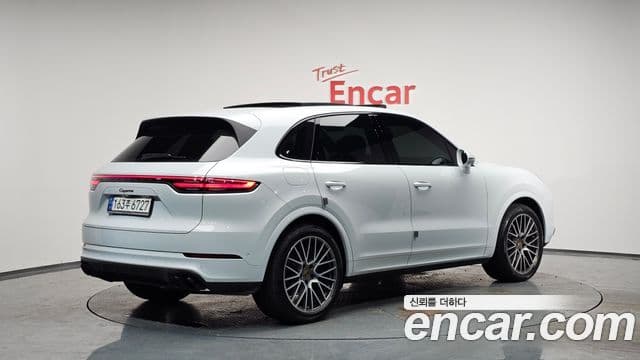 Porsche Cayenne 2022 — ფოტო 2/20