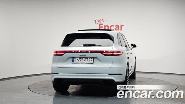 Porsche Cayenne 2022 — ფოტო 4/20