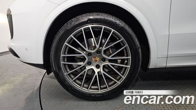 Porsche Cayenne 2022 — ფოტო 5/20