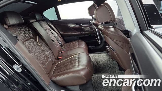BMW 7 Series 2019 — ფოტო 12/20