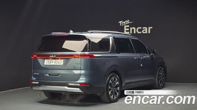 Kia Carnival 2022 — ფოტო 2/20
